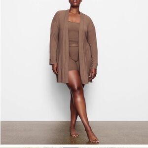 Skims Robe (XL, fits M-XL)